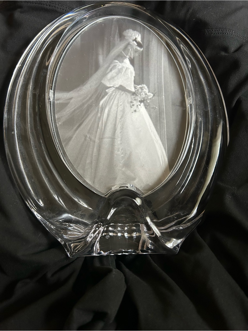 Mikasa Crystal Clear Oval Picture Frame
